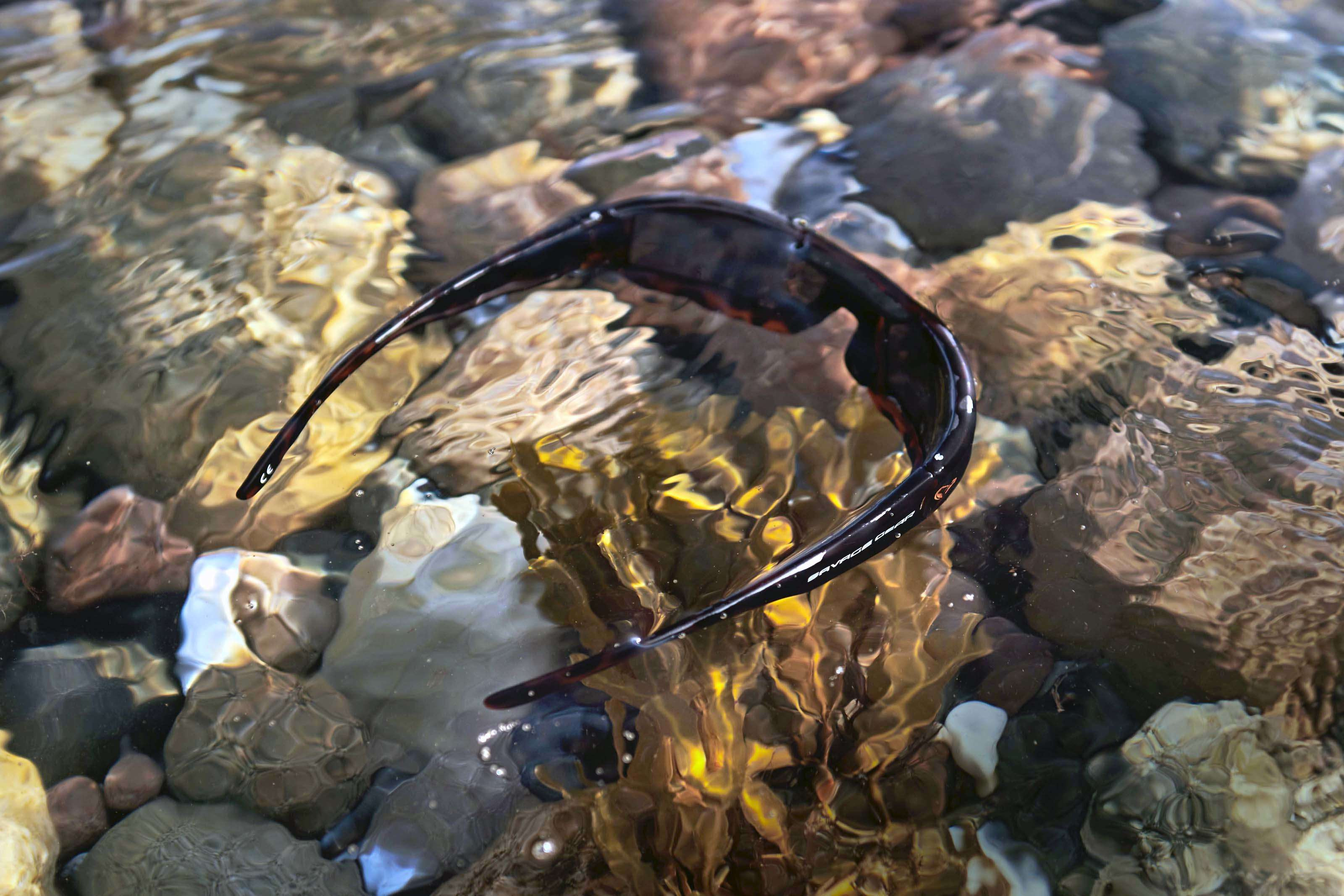 Okulary polaryzacyjne Savage Gear w użyciu